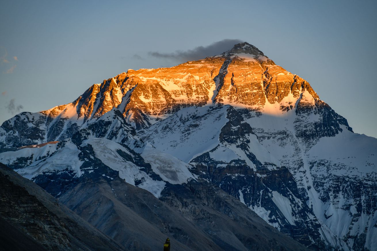 Sunset Scenery Of Mount Qomolangma