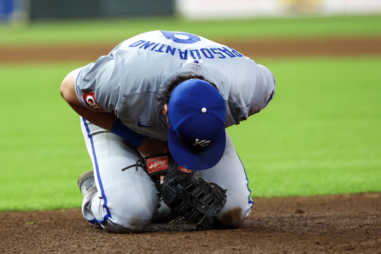 Kansas City Royals first baseman Vinnie Pasquantino (9 reacts after a collision with Houston Astros catcher Yainer Diaz (21) in the eighth inning at Minute Maid Park.