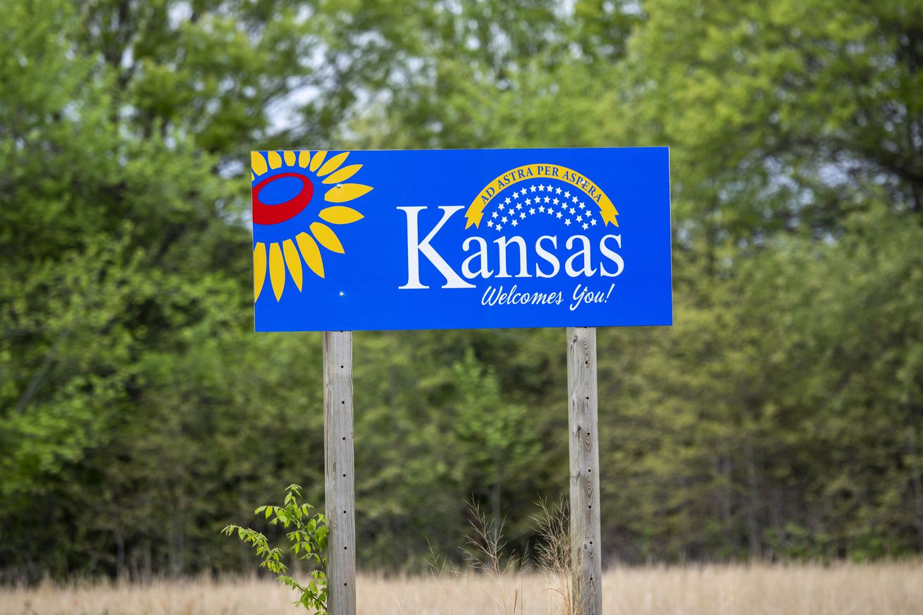 Kansas state welcome sign