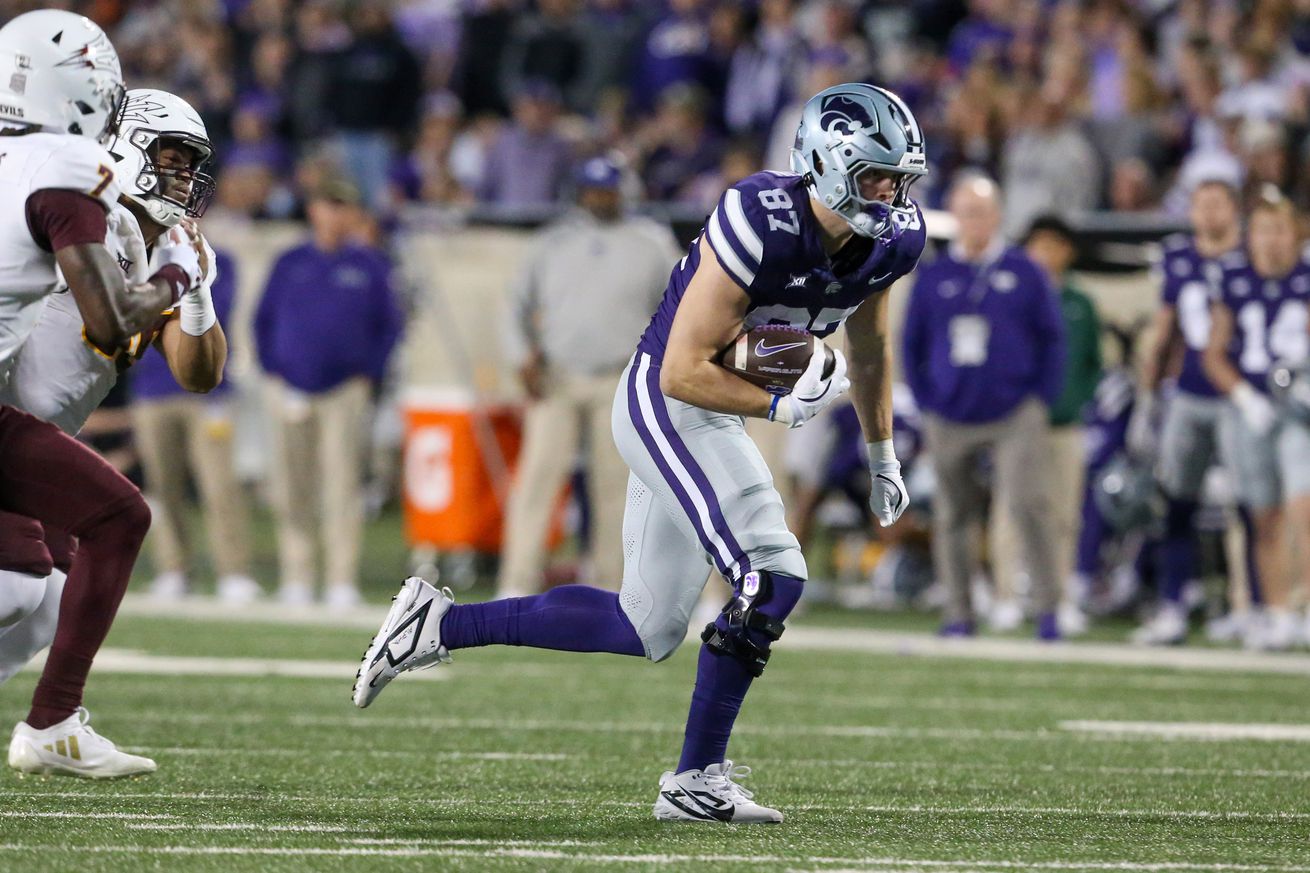 Nov 16, 2024; Manhattan, Kansas, USA; Kansas State Wildcats tight end Brayden Loftin (87) runs the ball against the Arizona State Sun Devils during the second quarter at Bill Snyder Family Football Stadium.