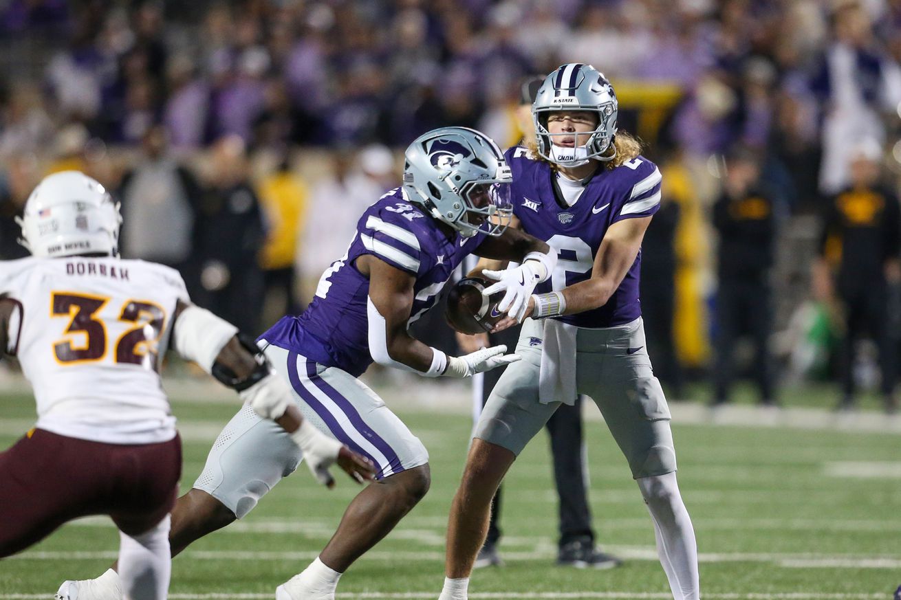 Nov 16, 2024; Manhattan, Kansas, USA; Kansas State Wildcats quarterback Avery Johnson (2) hands off to running back DJ Giddens (31) against the Arizona State Sun Devils during the fourth quarter at Bill Snyder Family Football Stadium.