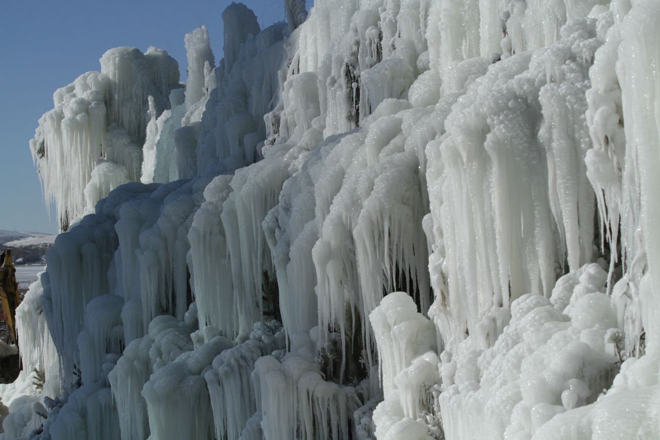 Frozen Waterfall Creates Spectacular Scenery In North China’s Hebei