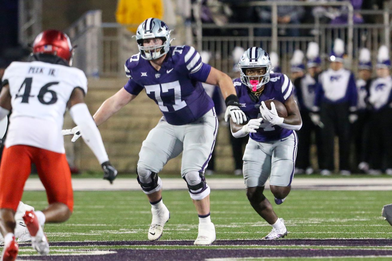 Kansas State Wildcats running back Joe Jackson (4) finds room to run during the second quarter against the Cincinnati Bearcats at Bill Snyder Family Football Stadium.