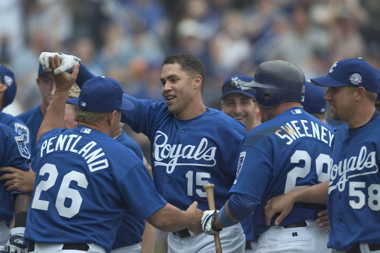 Kansas City Royals players celebrate around Carlos Beltrán 